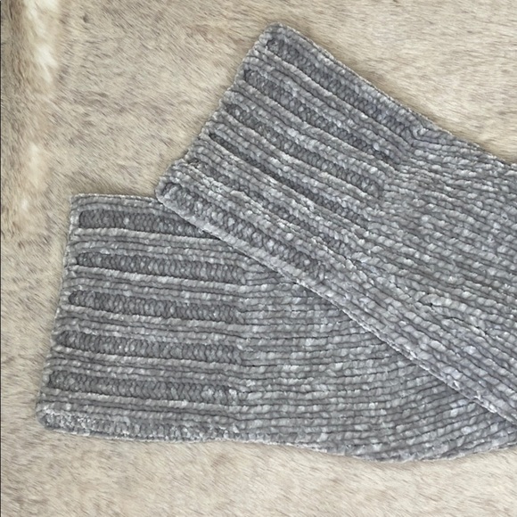 MARLED BY REUNITED CLOTHING•SWEATER - Picture 4 of 11